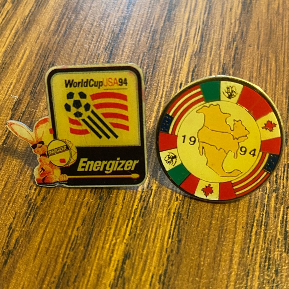Vintage Soccer World Cup USA 94 Pair Of Pins (Energizer / NorthAmerica)